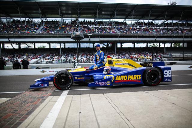 Al finalizar su clasificación, cada piloto posa para una foto oficial (FOTO: David Yowe/INDYCAR)