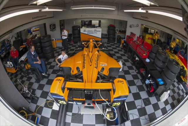 Alonso protagonizó escenas relacionadas son los motores en clasificación y carrera (FOTO: Wlter Kuhn/INDYCAR)