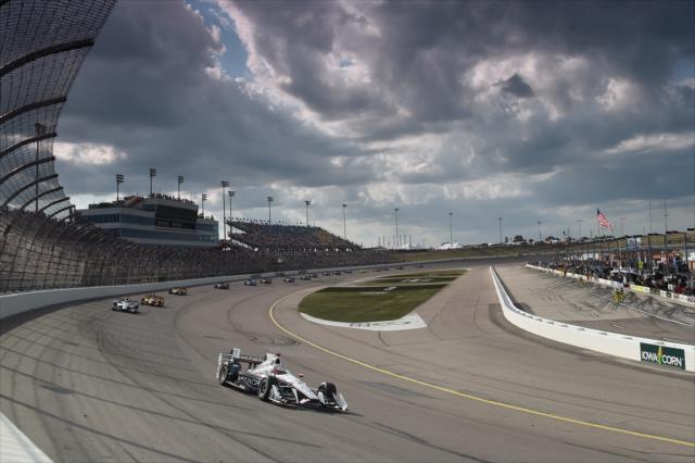 Castroneves lideró 217 de 300 vueltas en Iowa (FOTO: Chris Owens/INDYCAR)
